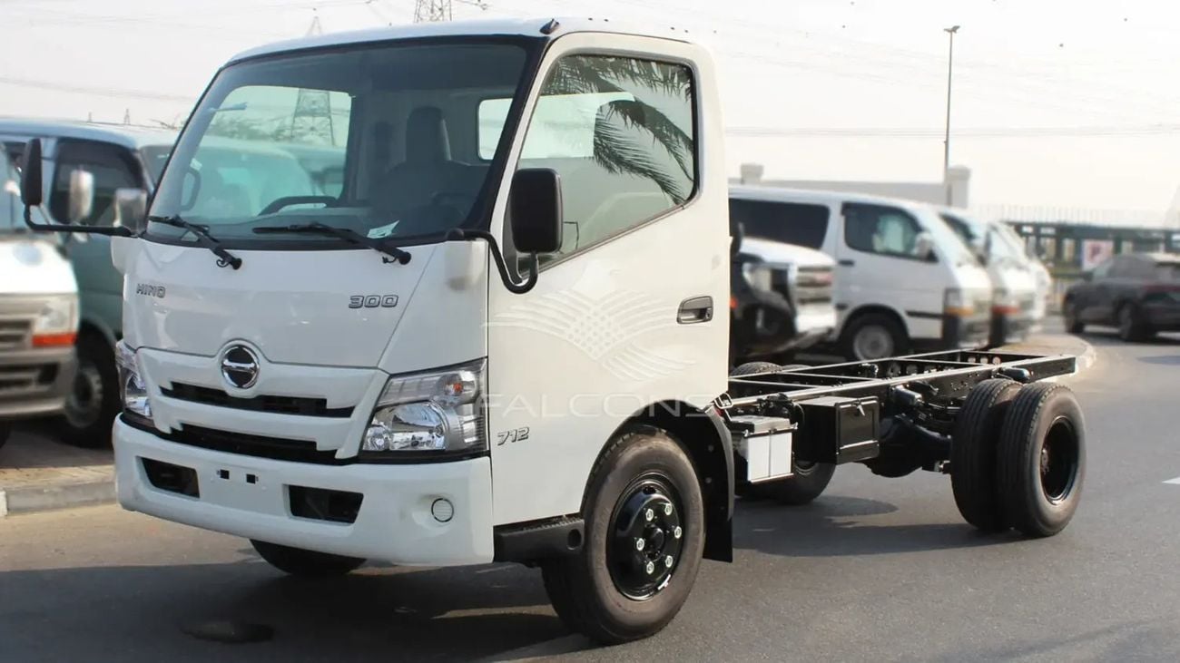 هينو 700 HINO/XZU 710L/6.5 TON 300S Wide cab 4X2