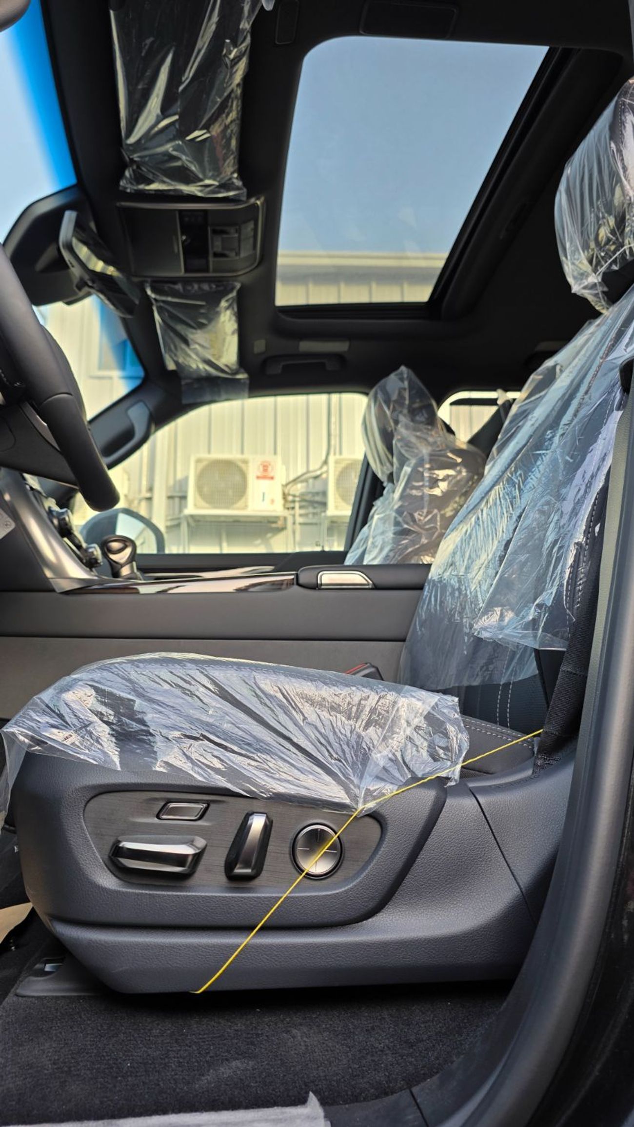 Lexus LX 600 VIP w/Black Pkg 3.5L