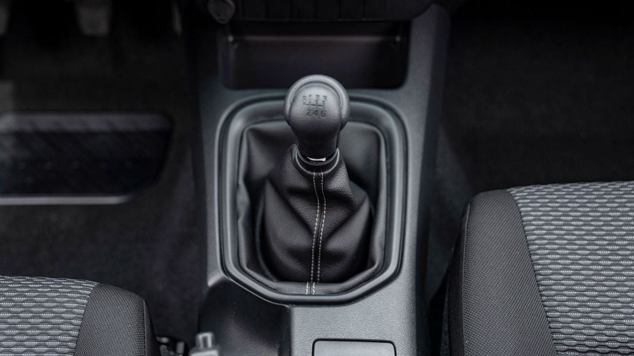 Toyota Hilux Hilux SR5 2.4 Diesel mid option MT2025