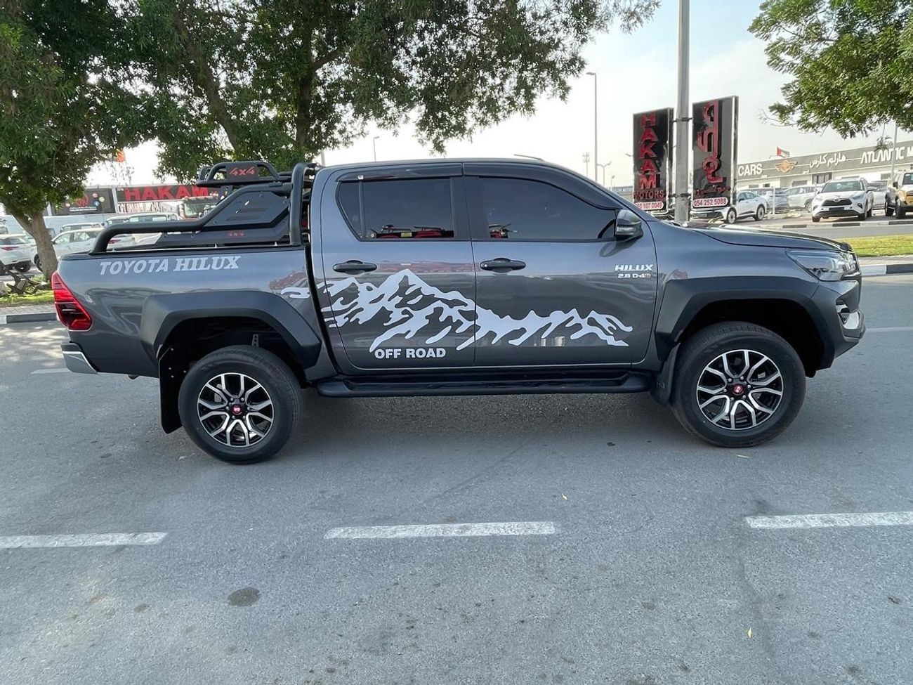 تويوتا هيلوكس diesel 2.8 liter automatic right hand drive leather seats with back camera