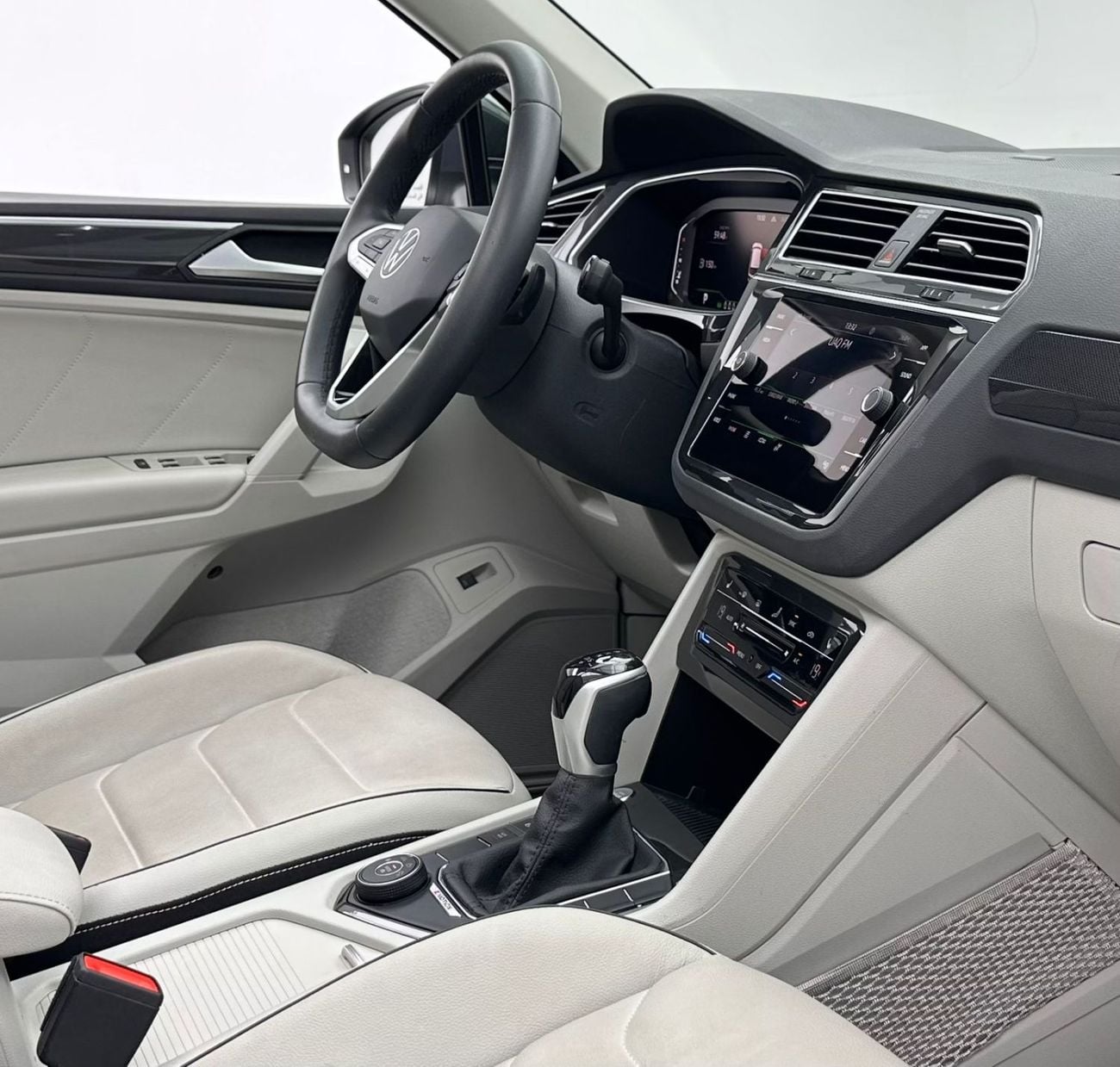 Volkswagen Tiguan 2023 Volkswagen Tiguan Elegance Premium, 07/2028 Volkswagen Warranty + Service Contract, Volkswagen