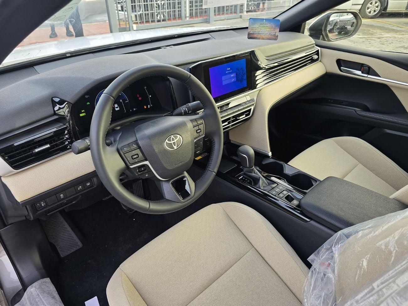 Toyota Camry Toyota Camry LE 2.5L Hybrid A/T FWD Sedan GCC Silver color 2026 model