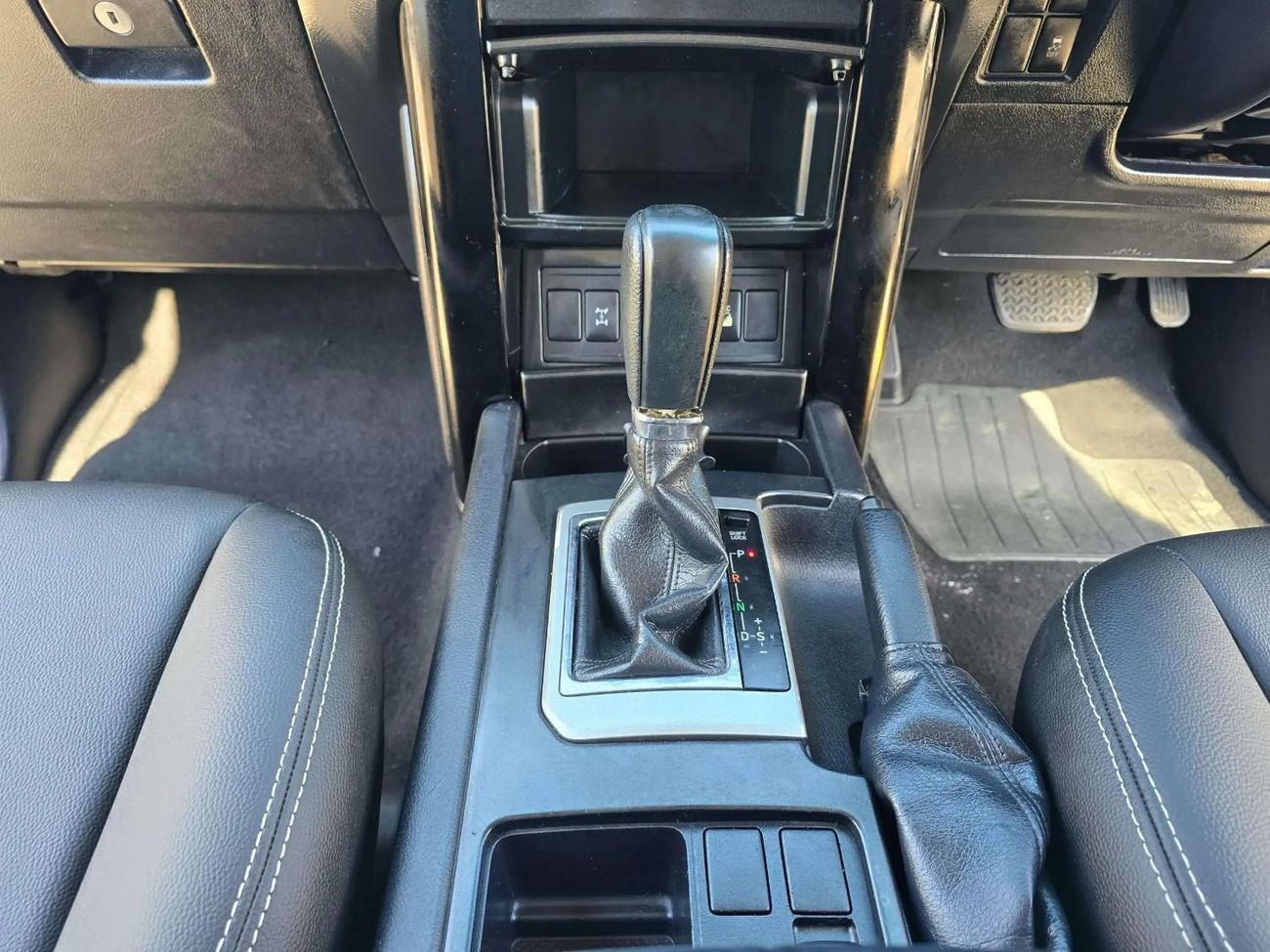 تويوتا برادو 4x4 Diesel Right Hand Drive (Export Only)