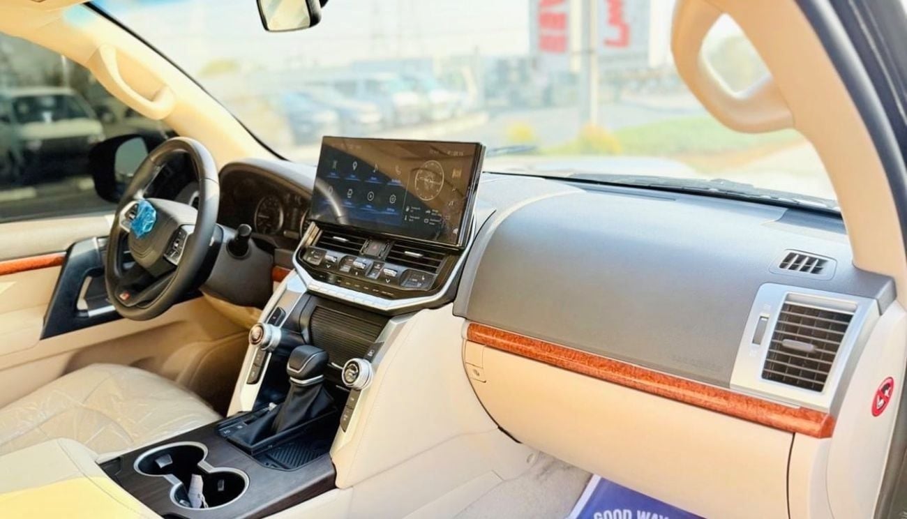تويوتا لاند كروزر GXR Toyota landcuriser V6 Years 2017 full upgrade inside and outside 2025 full option 4.0 L petrol