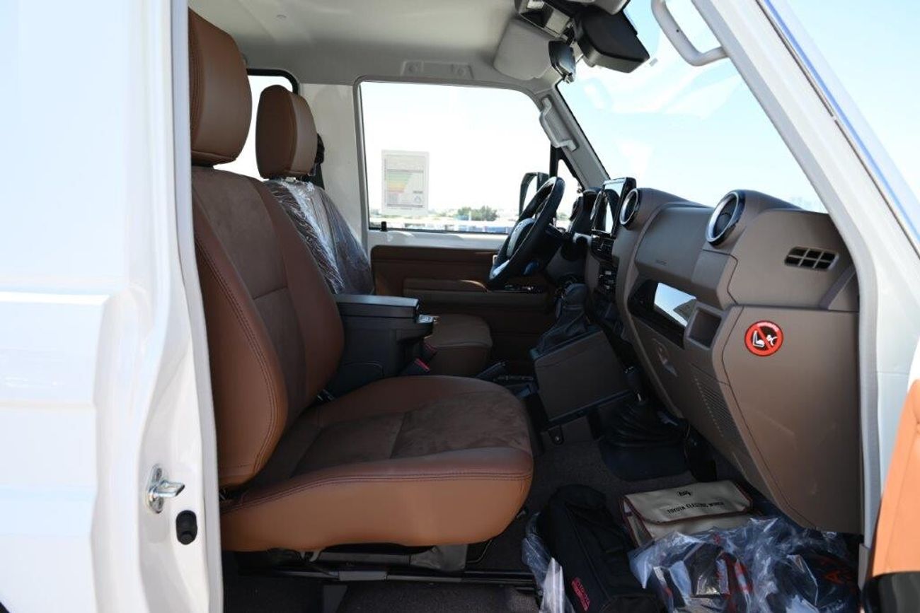 تويوتا لاند كروزر 70 4.0L LAND CRUISER 70 HARD TOP 3DR 2024