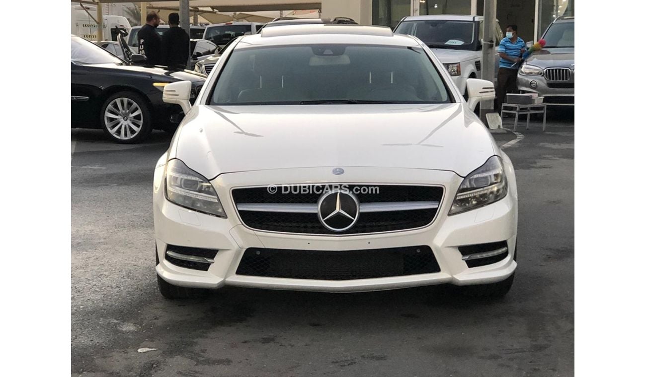 Mercedes-Benz CLS 550 Mercedes benz CLS500 model 2012 GCC car prefect condition full option low mileage sun roof leather