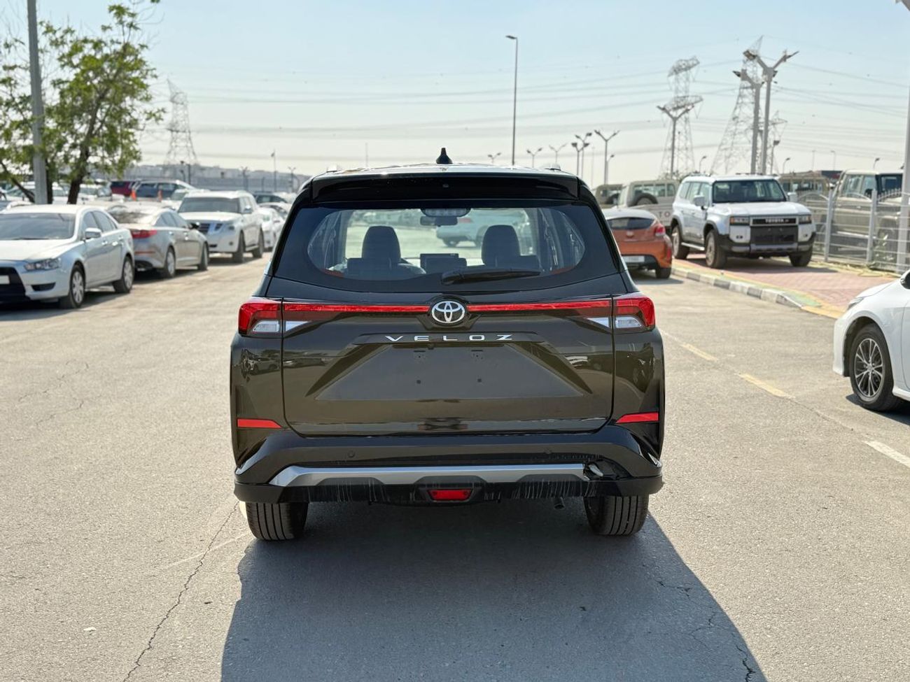 تويوتا فيلوز VELOZ - V Full Option 1.5L 4 Cylinders - 7 Seats 2025 Model