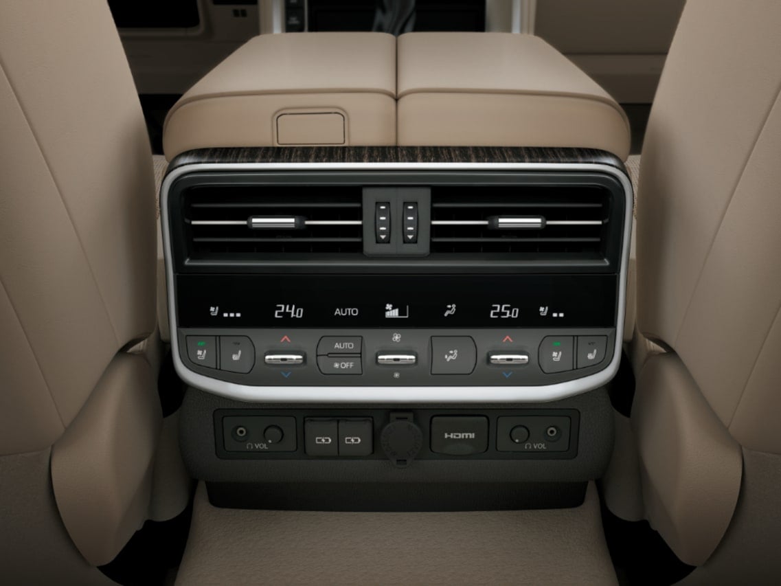 Toyota Land Cruiser interior - Rear AC