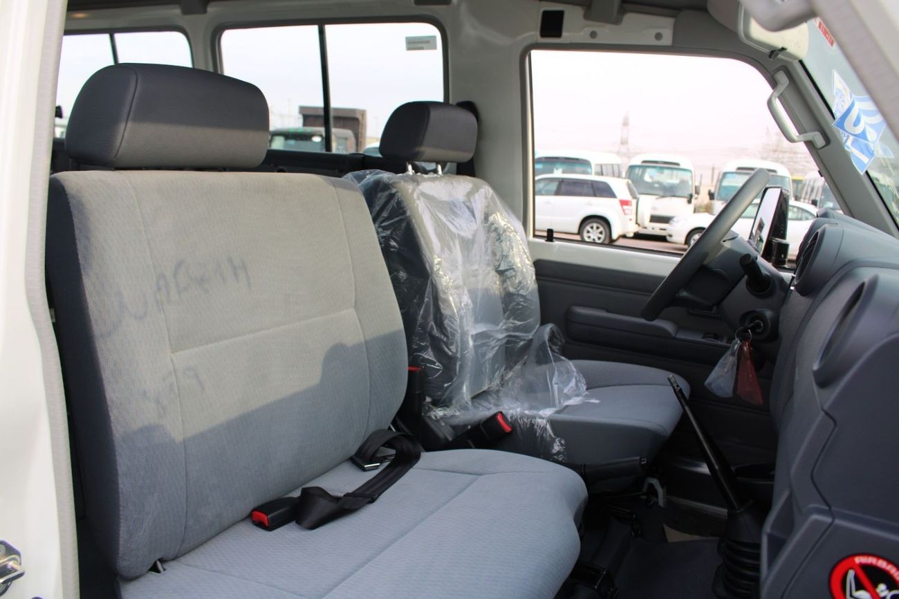 Toyota Land Cruiser 70 TOYOTA LANDCRUISER 78 4.5L V8 DIESEL 9 SEATER TROOP CARRIER MANUAL