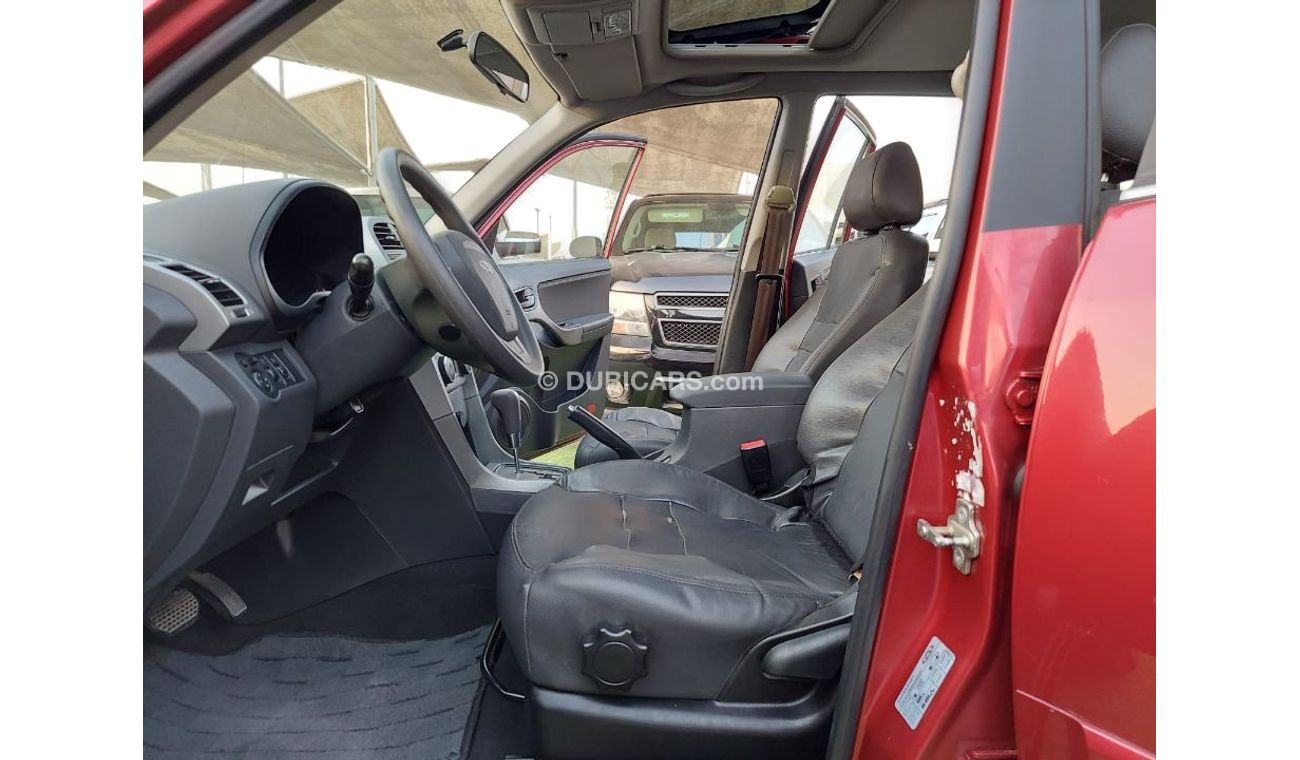 Chery Tiggo Model 2015 No. 1 red color inside beige leather hatch installed in excellent condition that does not