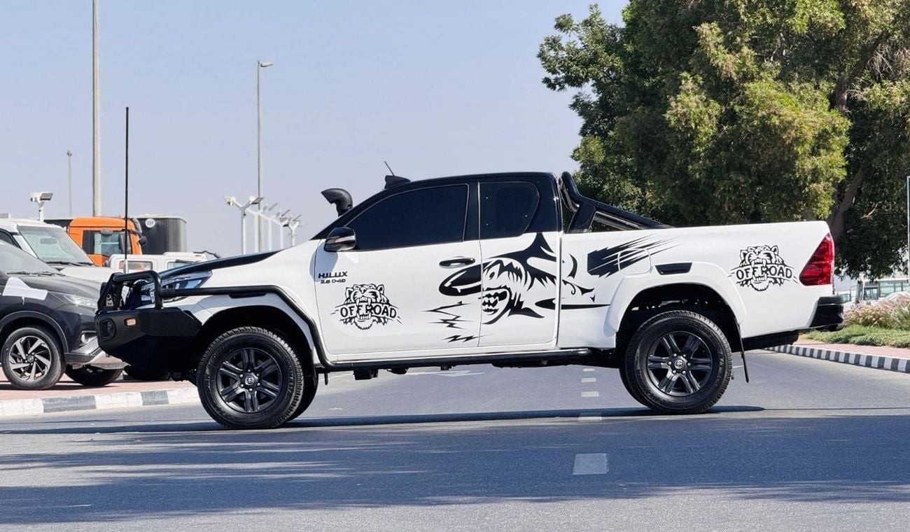 Toyota Hilux SMART CAB | RHD | 2.8L DIESEL ENGINE | MANUAL TRANSMISSION | 2016 | PREMIUM BULL BAR | AIR SNORKEL
