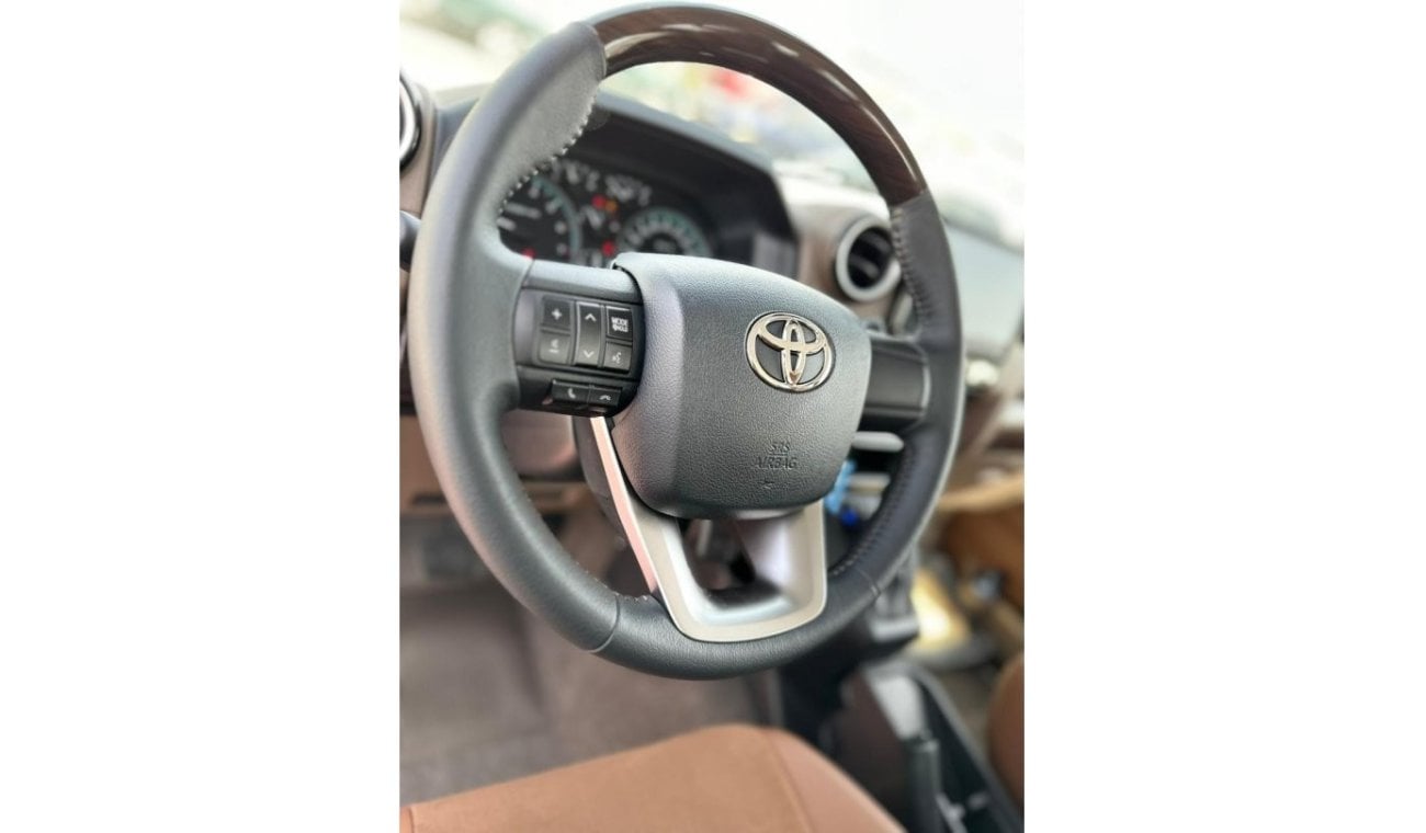 تويوتا لاند كروزر هارد توب Toyota Land Cruiser 76 petrol 4.0L automatic model 2024
