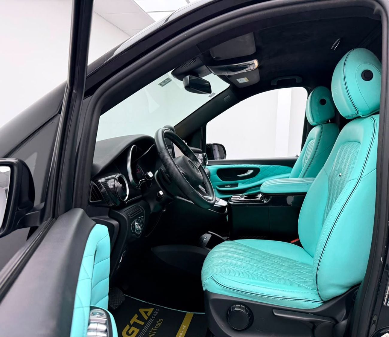 Mercedes Benz V 250 LUXURY 2024 Mercedes-Benz V250, AutoGuard Warranty, Excellent Condition, GCC Specs.