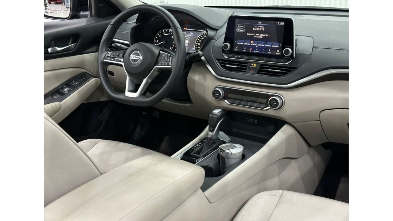 Nissan Altima 2022 Nissan Altima SV, One Year Unlimited KM Warranty, Full Nissan Service History, GCC