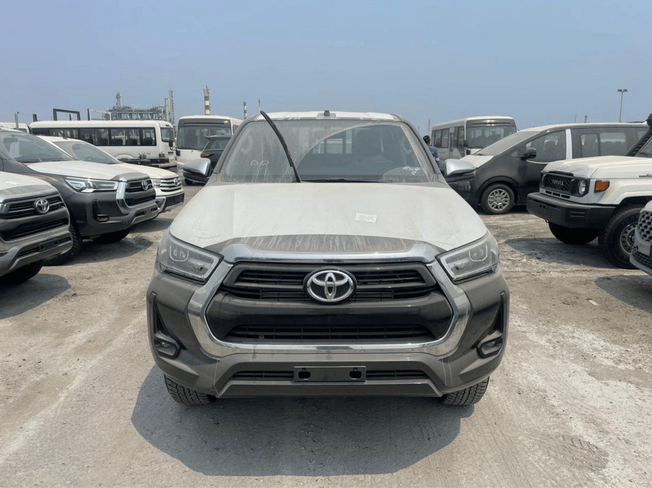 تويوتا هيلوكس GLX 2.4L ECTJRD002 - 2026 Toyota Hilux Double Cab Pick Up Full Options - 2.4L Diesel Auto - Push Start -