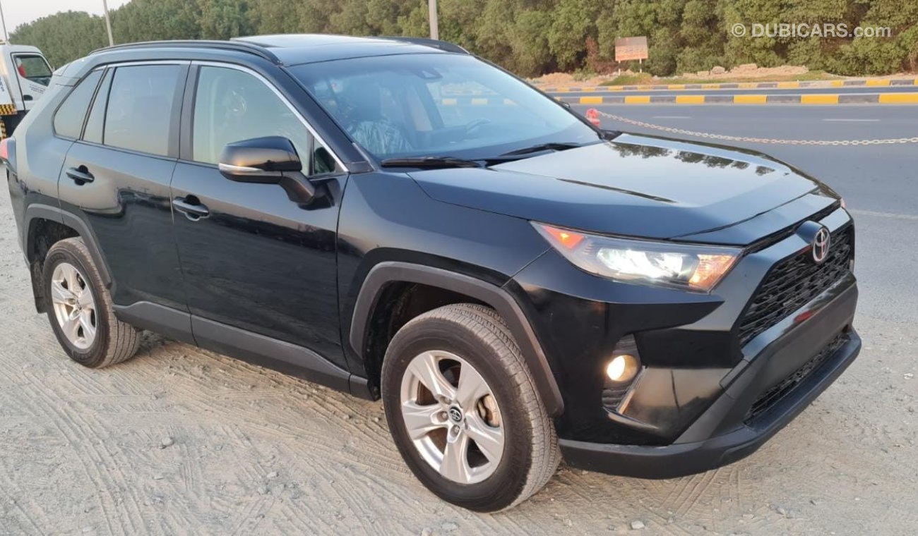 Toyota RAV4 2019 XLE, PUSH START, 4WD