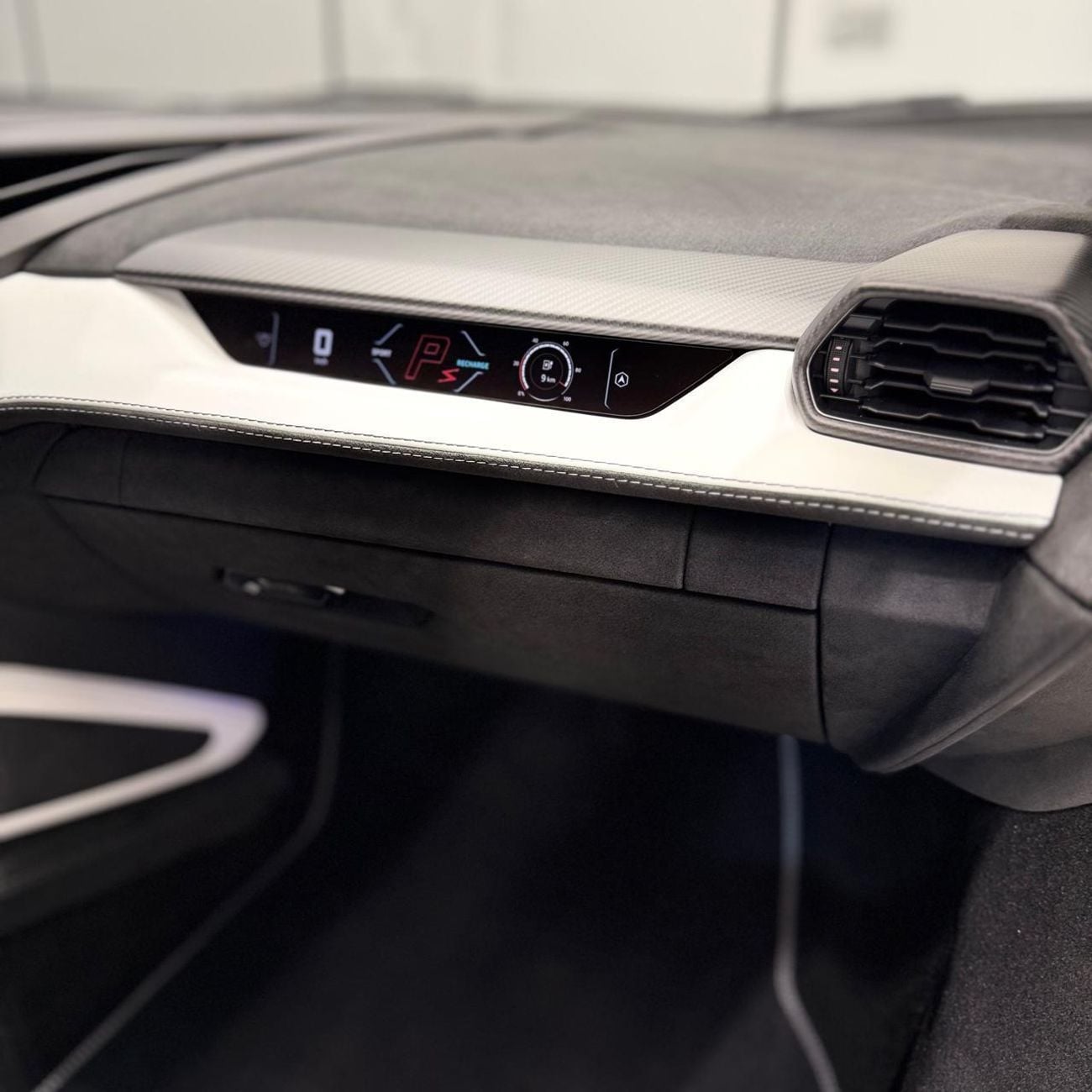 لامبورغيني ريفويلتو 6.5L V12 Hybrid