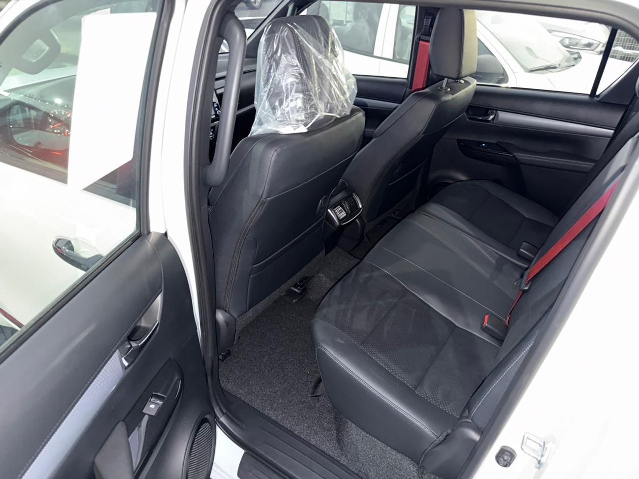 تويوتا هيلوكس DC 4.0L PETROL V6 GR AUTOMATIC TRANSMISSION ( FOR RE- EXPORT ONLY )