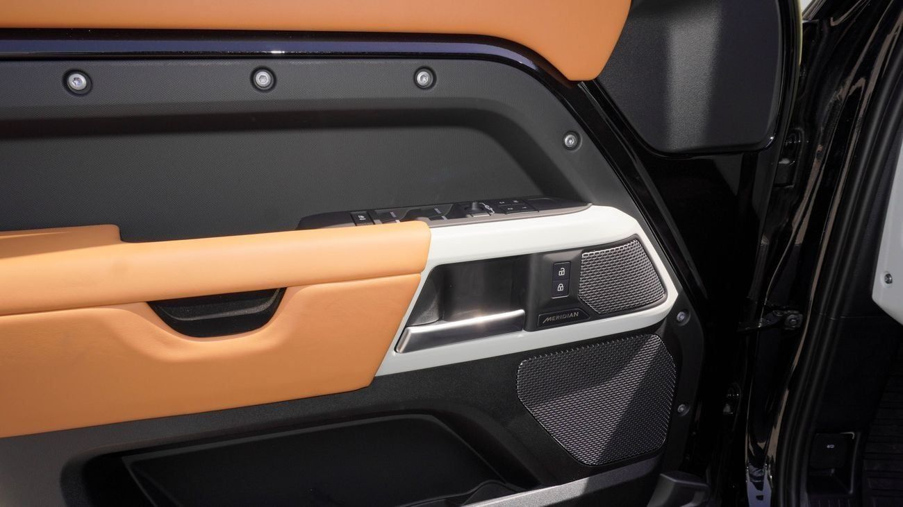 Land Rover Defender P400e 110 X-Dynamic HSE 2.0L (5 Seater) (For Local plus 10%)