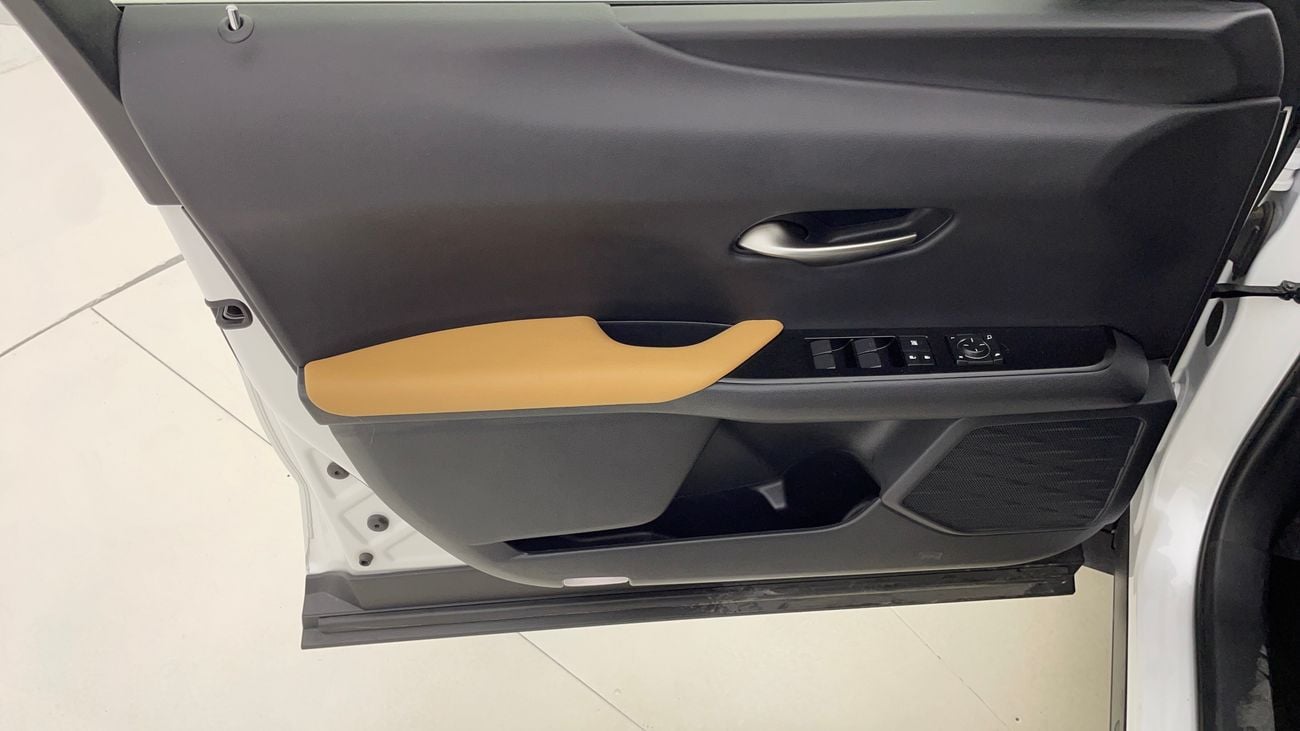 لكزس UX 200 PREMIER 2 | بدون دفعة مقدمة | اختبار القيادة في المنزل