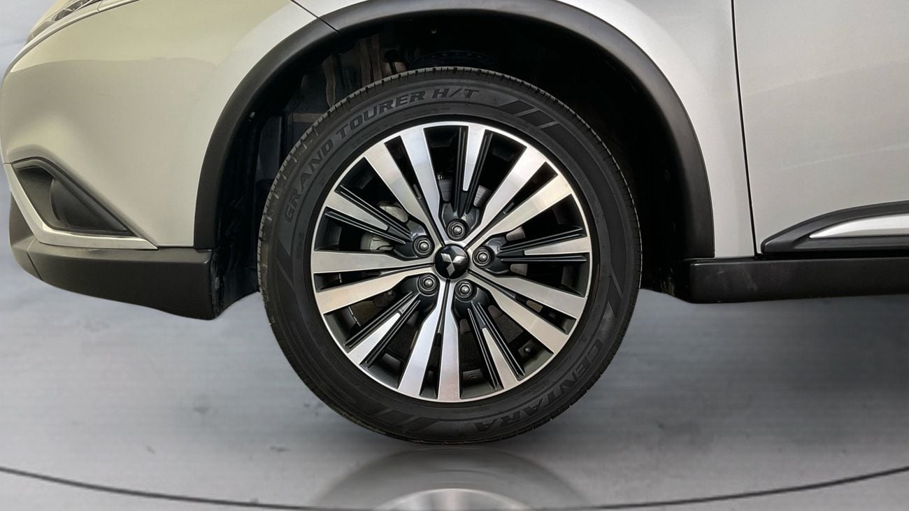ميتسوبيشي آوتلاندر 2.4 GLX ABS 7SEAT BASIC | شامل الضمان | 0 ﺪﻔﻋﺓ ﺃﻮﻟﻯ