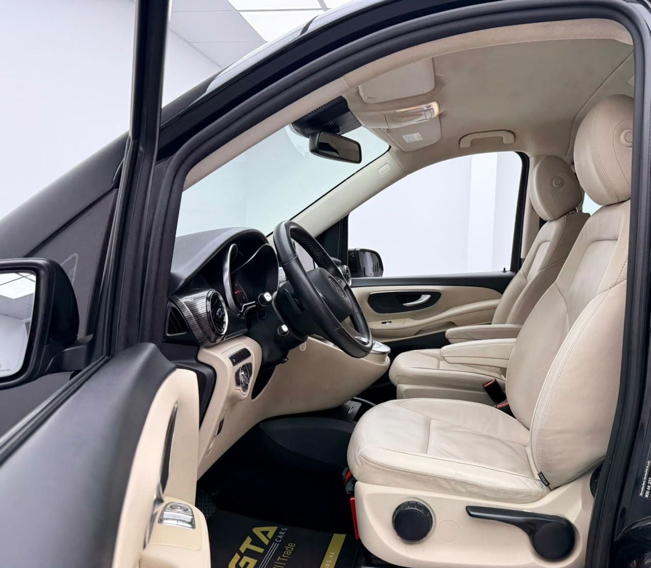 Mercedes Benz V 250 AVANTGARDE/E 2023 Mercedes Benz V250, Warranty, Service History, Fully Loaded, Excellent Condition, GCC