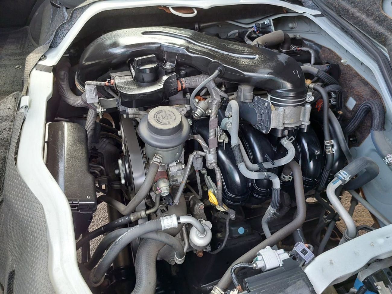 تويوتا هاياس TOYOTA HIACE VAN RHD 2015 MODEL 2.7 L PETROL AUTOMATIC(PM61832)