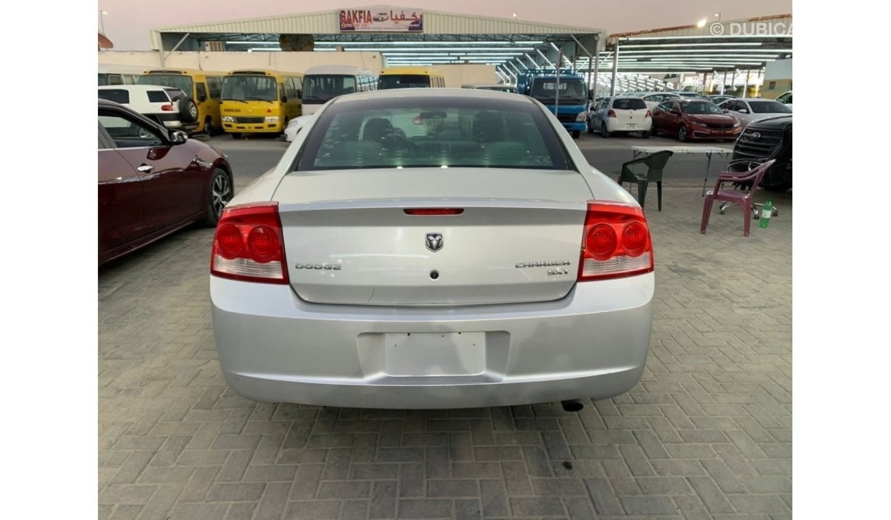 Dodge Charger 2009 model, Gulf, full option, sunro, 6 cylinders, automatic transmission, odometer 276000