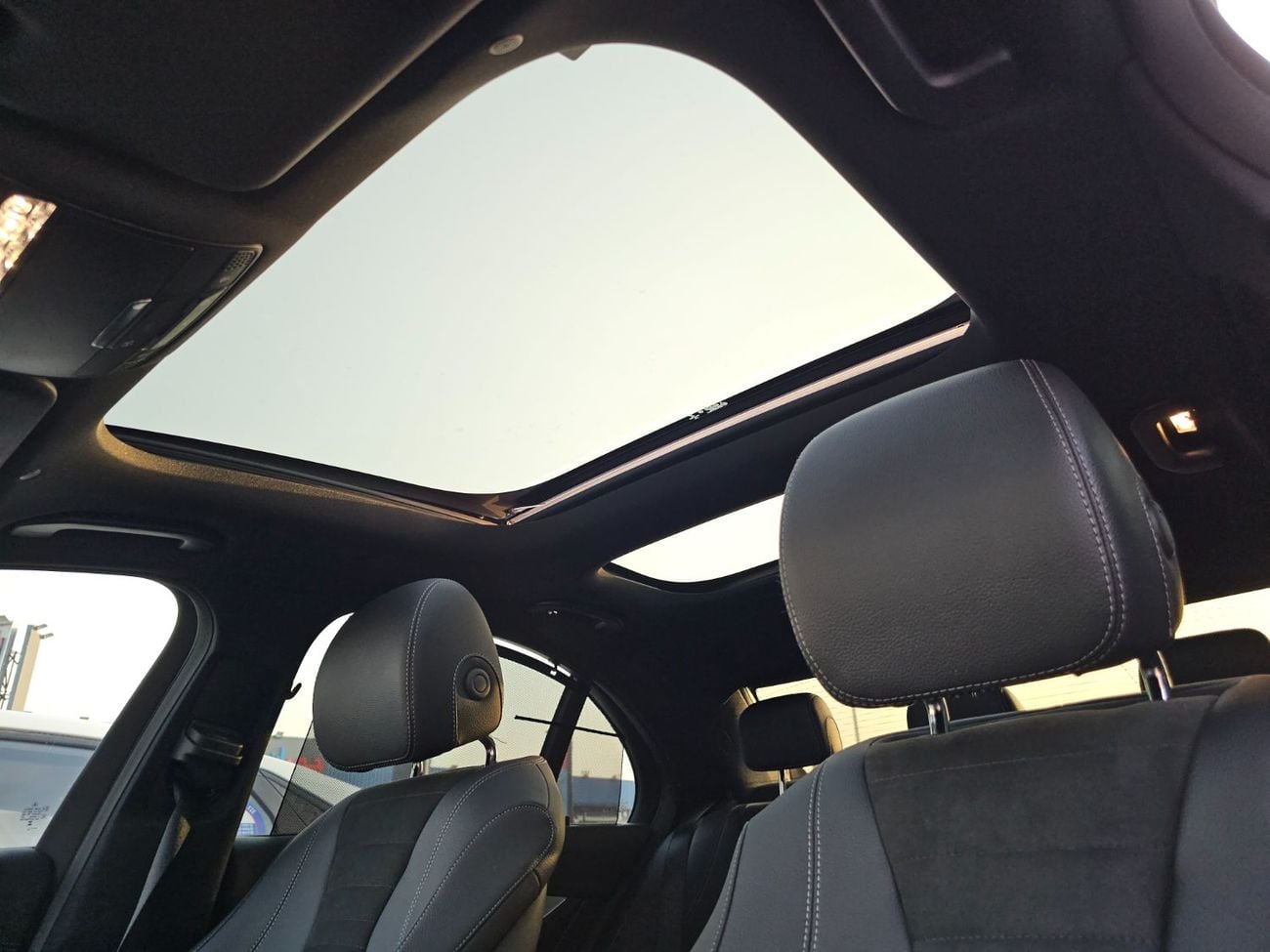 Mercedes Benz E200 PREMIUM Mercedes E200 Black 2.0L Turbo 2023 Model GCC