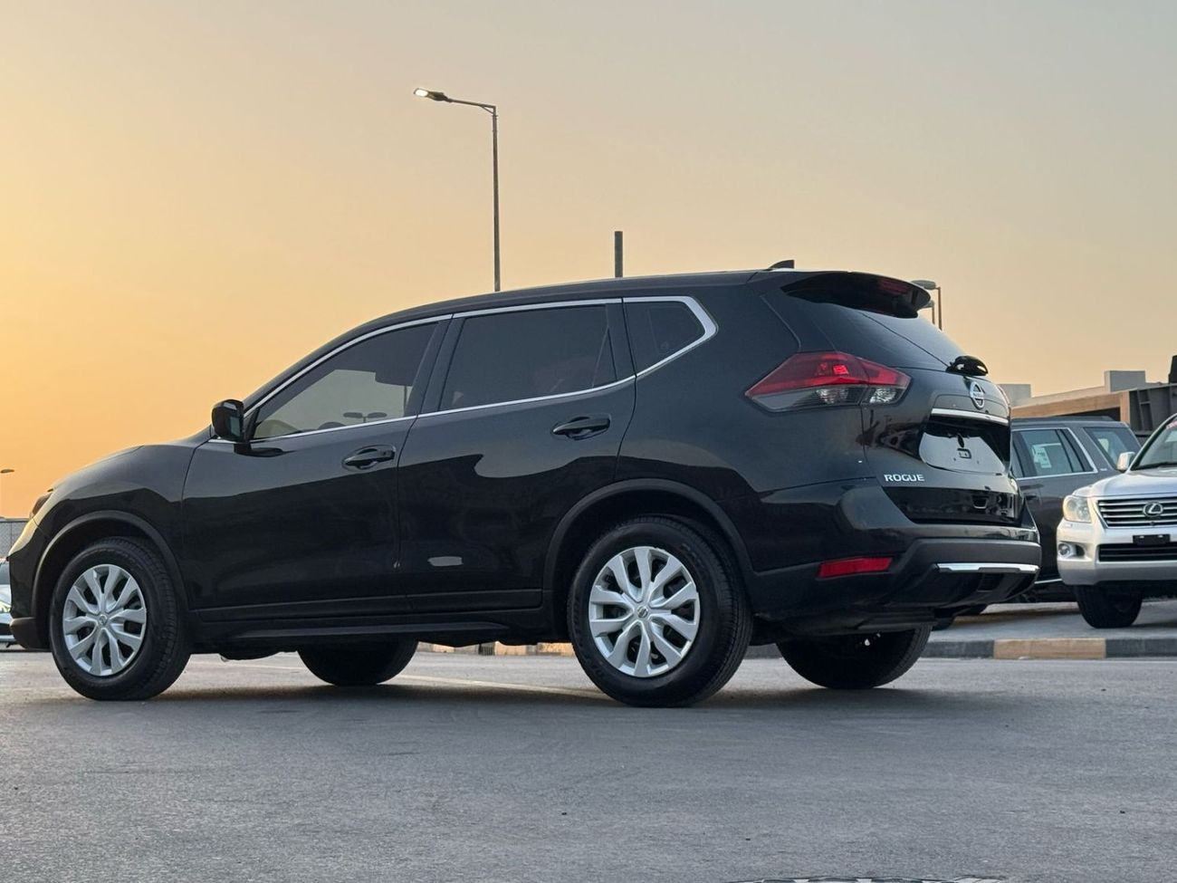 نيسان روج ممتازة من الداخل و الخارج