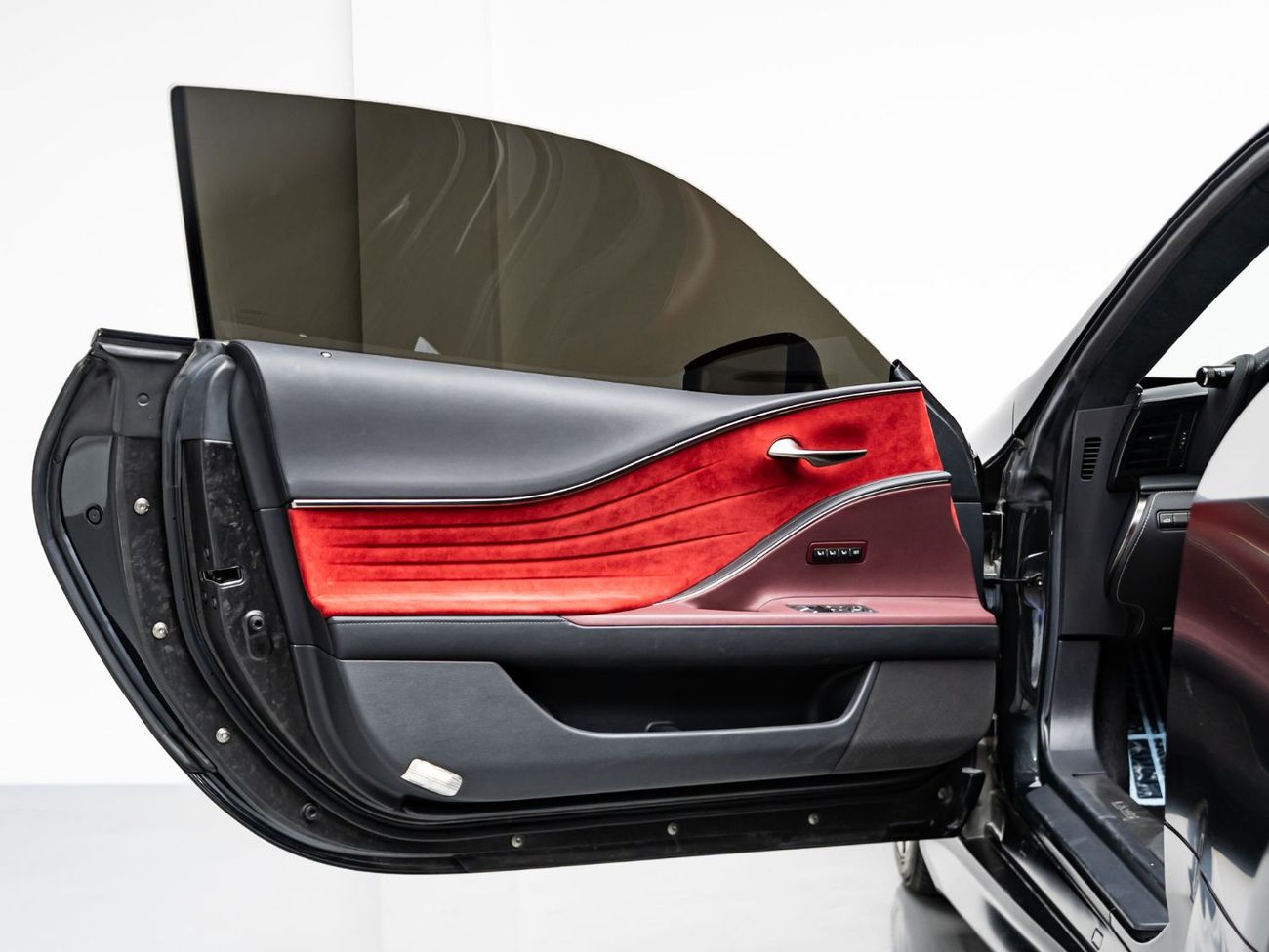 Lexus LC500 5.0L V8 Titanium 2022 Lexus LC 500, 2027 Lexus Warranty, 2026 Lexus Service Contract, Low KMs, GCC