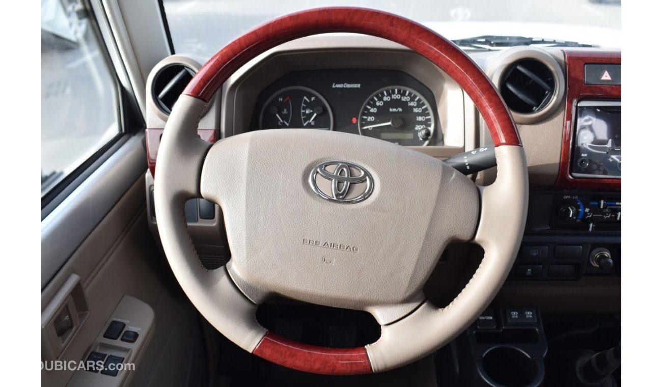 تويوتا لاند كروزر 70 Toyota Land Cruiser Hard Top LC71 with Winch, Fog lamps