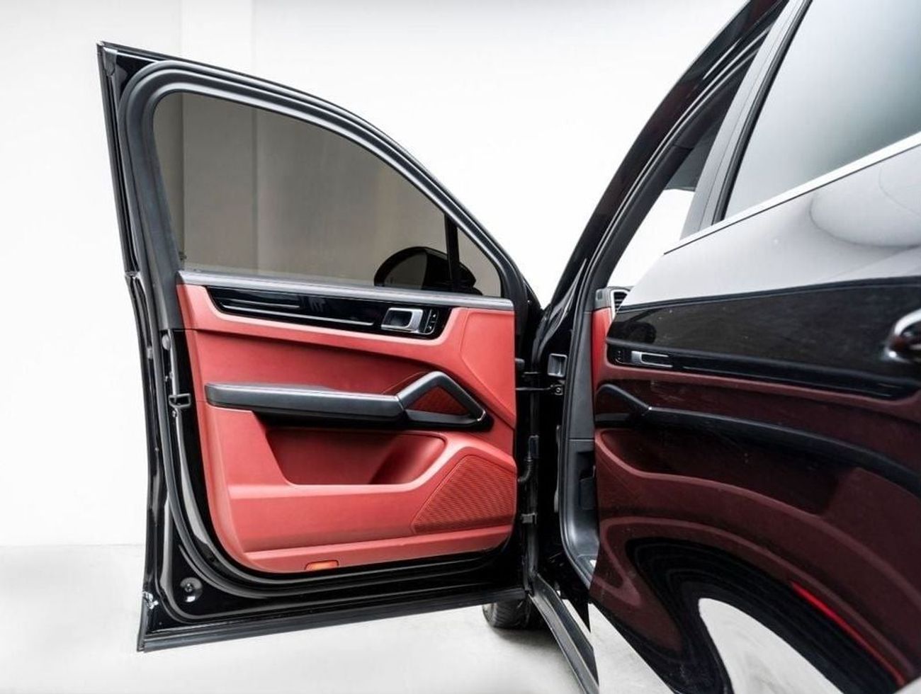 Porsche Cayenne Std 3.0L (335 HP) 2019 Porsche Cayenne, 1 Year Comprehensive Warranty, Full Service History, Low KMs