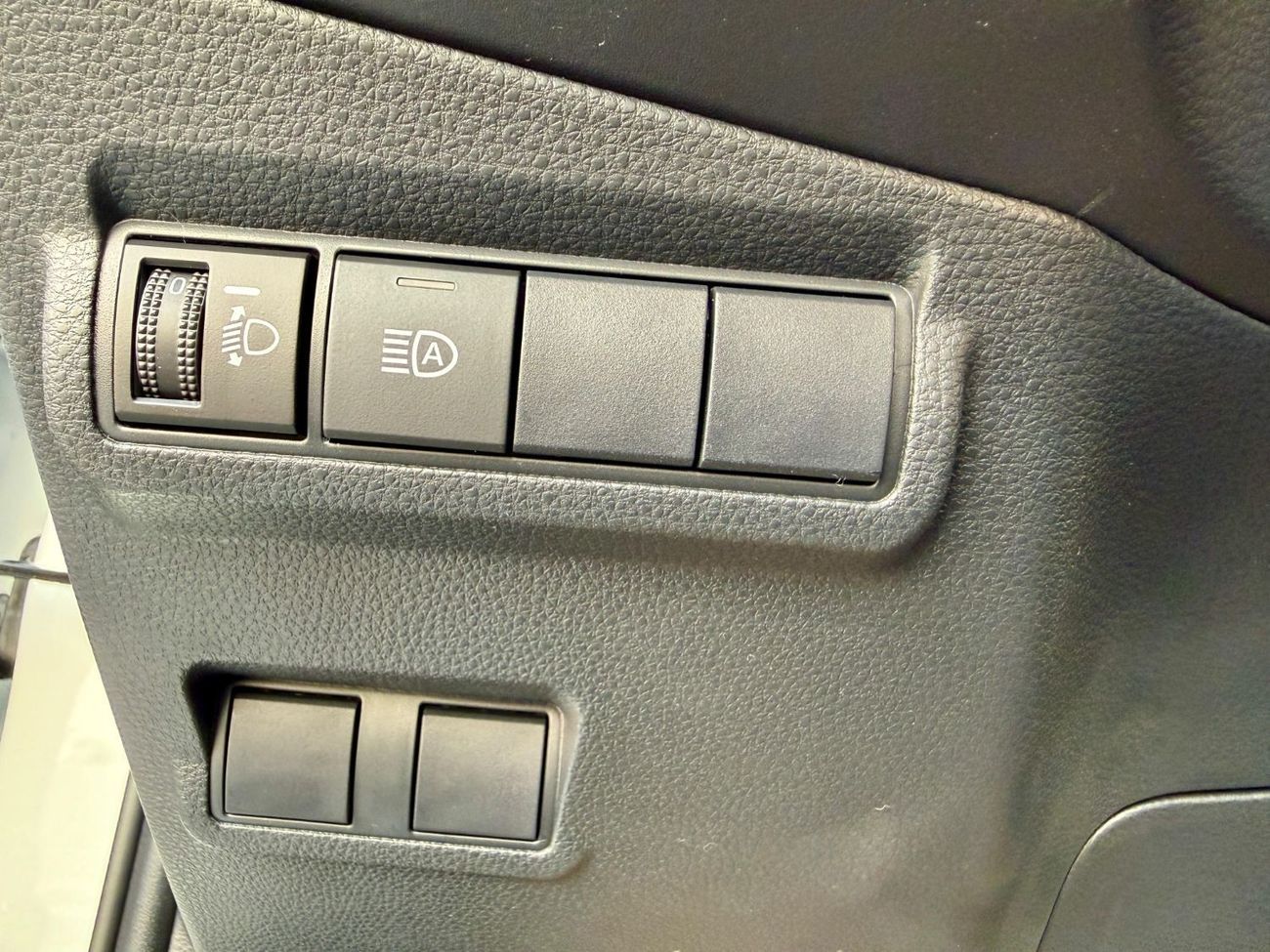 Toyota Frontlander Toyota Frontlander 2.0L Hybrid MiD Option