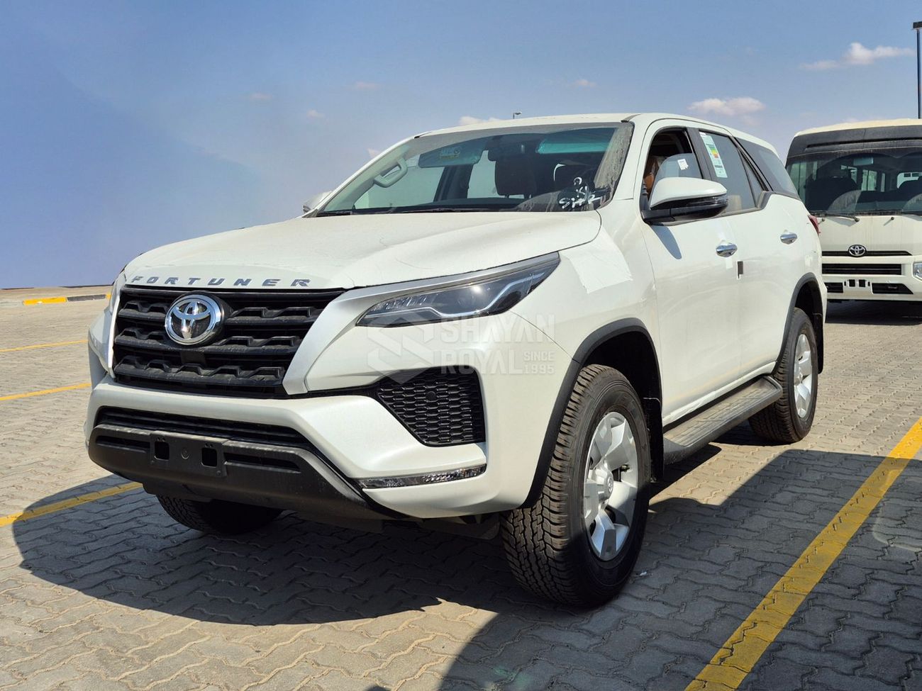 Toyota Fortuner STANDARD 2.7L PETROL 4WD AT 7-SETAS 2026MY
