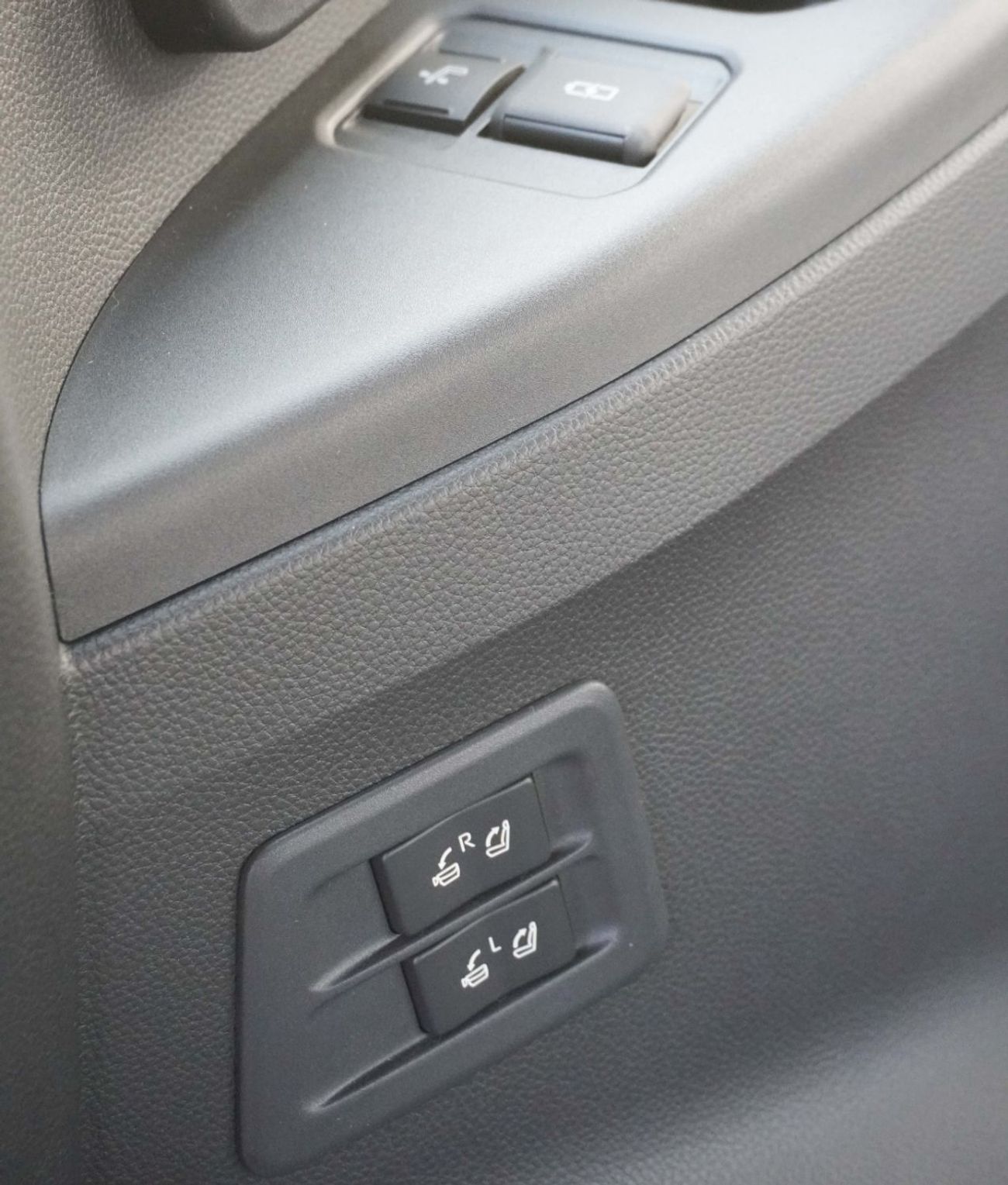 تويوتا لاند كروزر TOYOTA -LAND CRUISER HV VXR 3.5 A/T FULL GCC