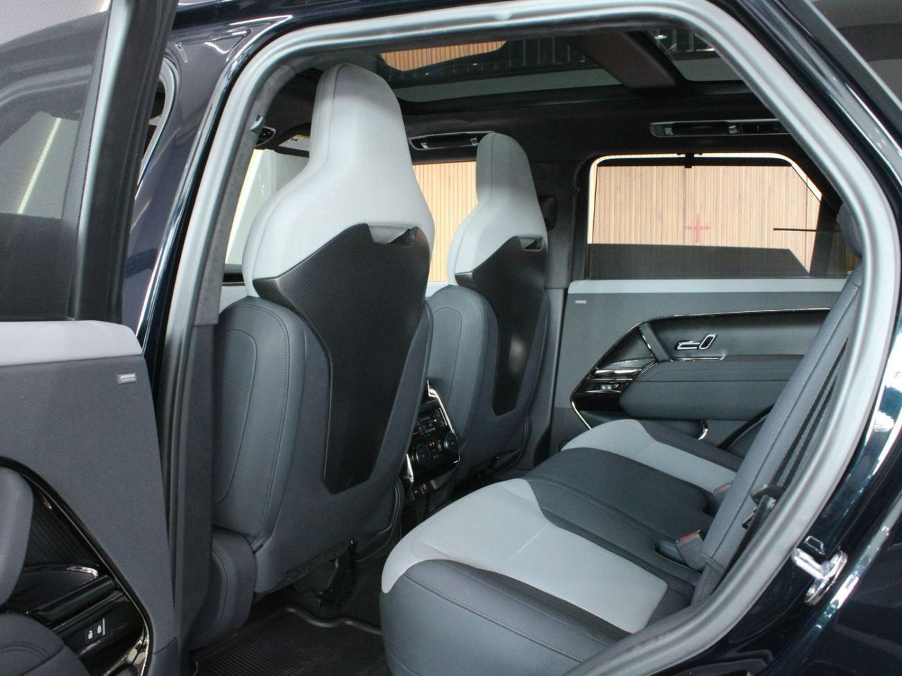 لاند روفر رينج روفر سبورت SV EDITION