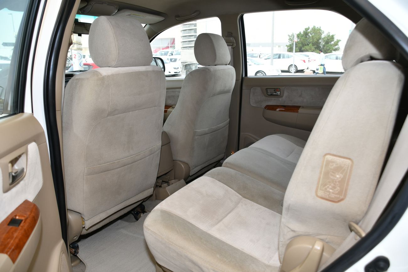 Toyota Fortuner 2011 WHITE NO PAIN NO ACCIDENT PERFECT