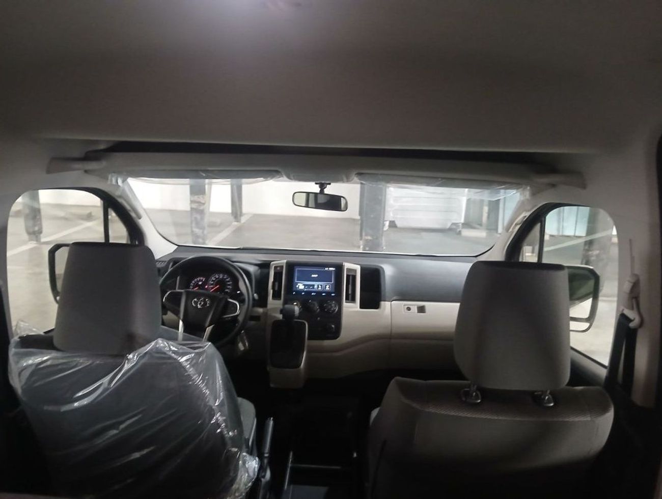 تويوتا هاياس ECT0008 - Toyota High Roof Passenger Van - 3.5L Petrol Auto White