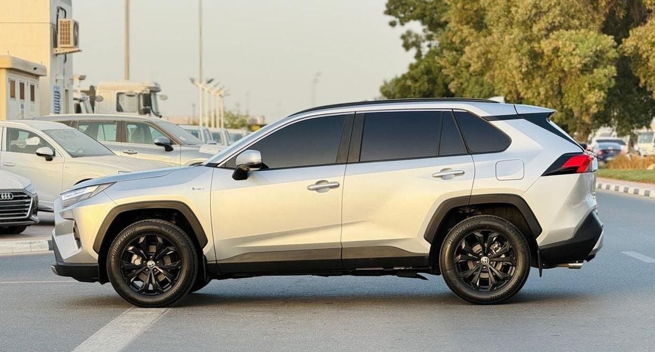 تويوتا راف ٤ -