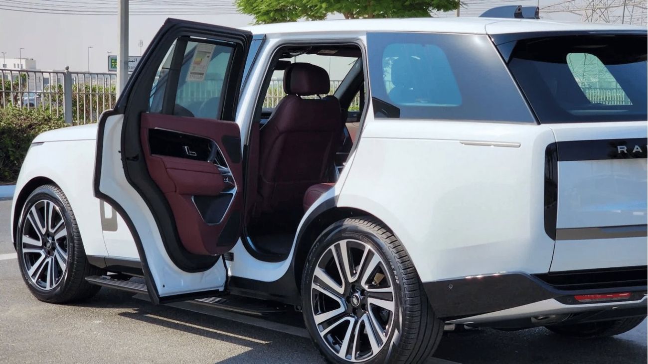 Land Rover Range Rover AWD V6 3.0 L Petrol Full Option 2023YM