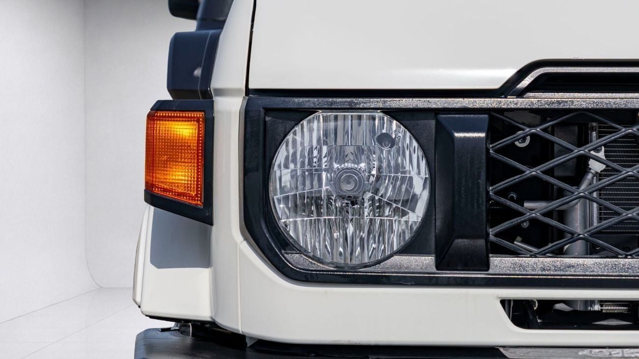 Toyota Land Cruiser 70 