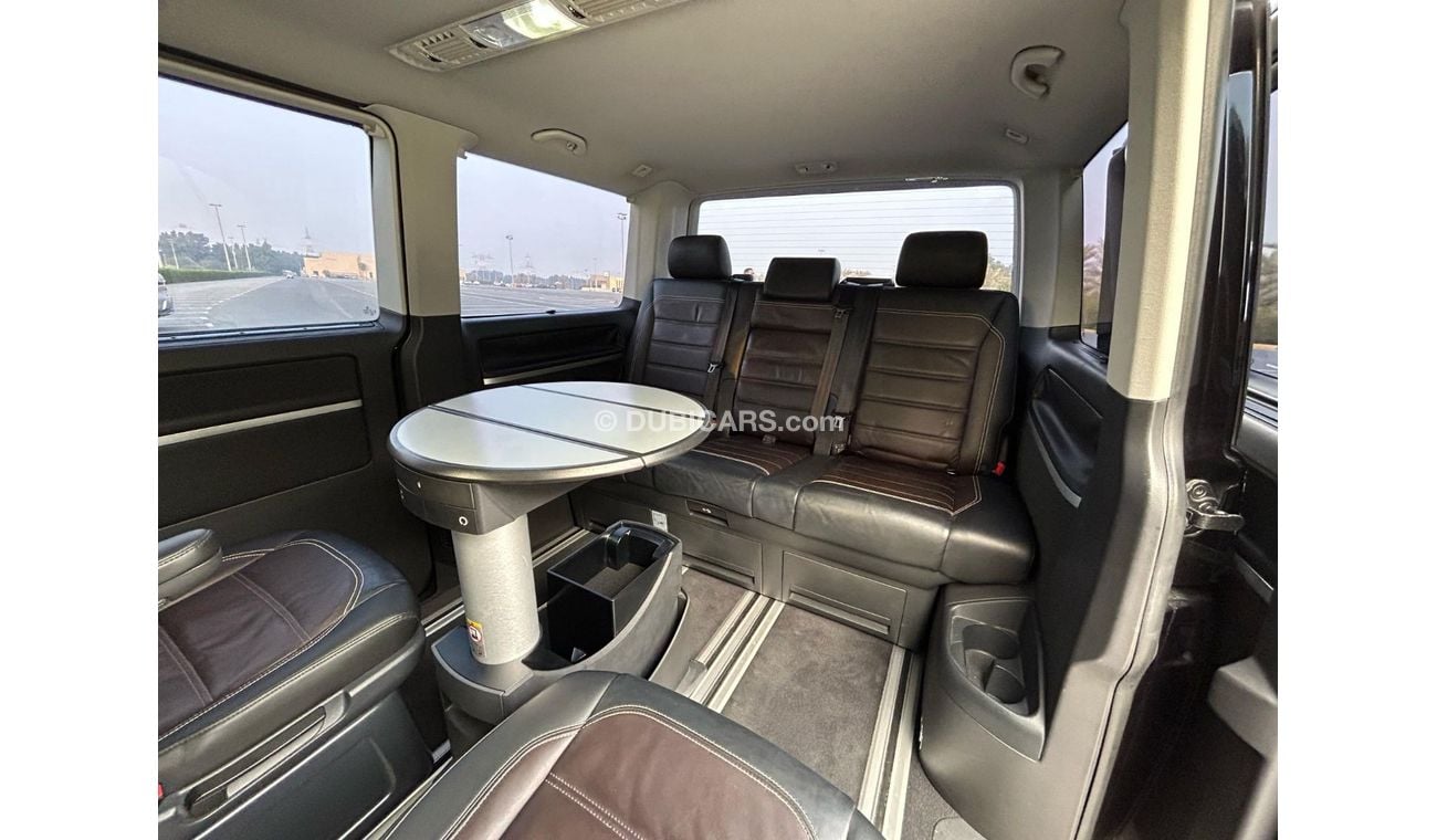 Volkswagen Multivan Hihgline Multivan 2018 GCC V4 // Orginal Paint // Accident Free // 2Keys // Perfect Condition
