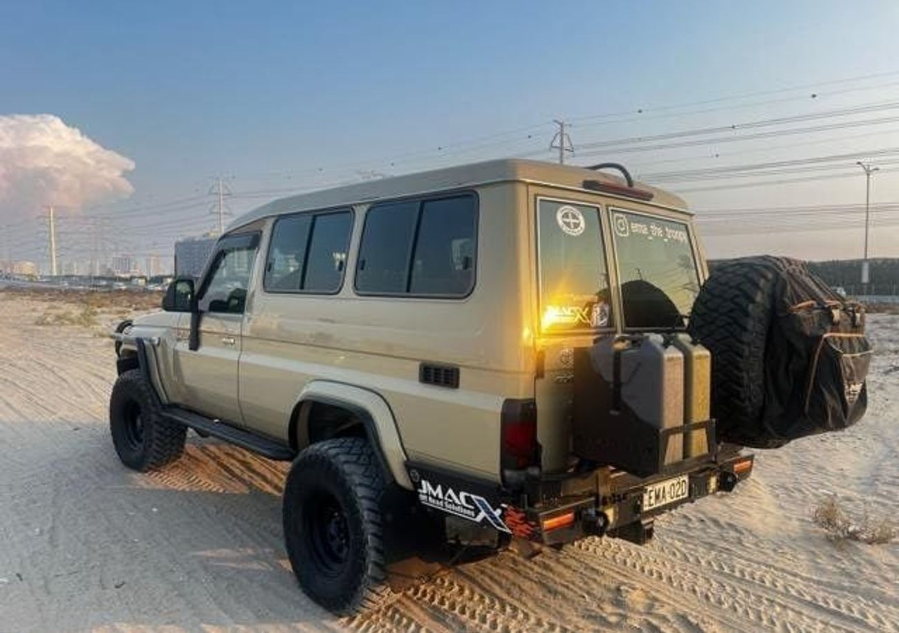 Toyota Land Cruiser 70 RIGHT HAND DRIVE DIESEL 4.5 LITER MANUAL GEAR