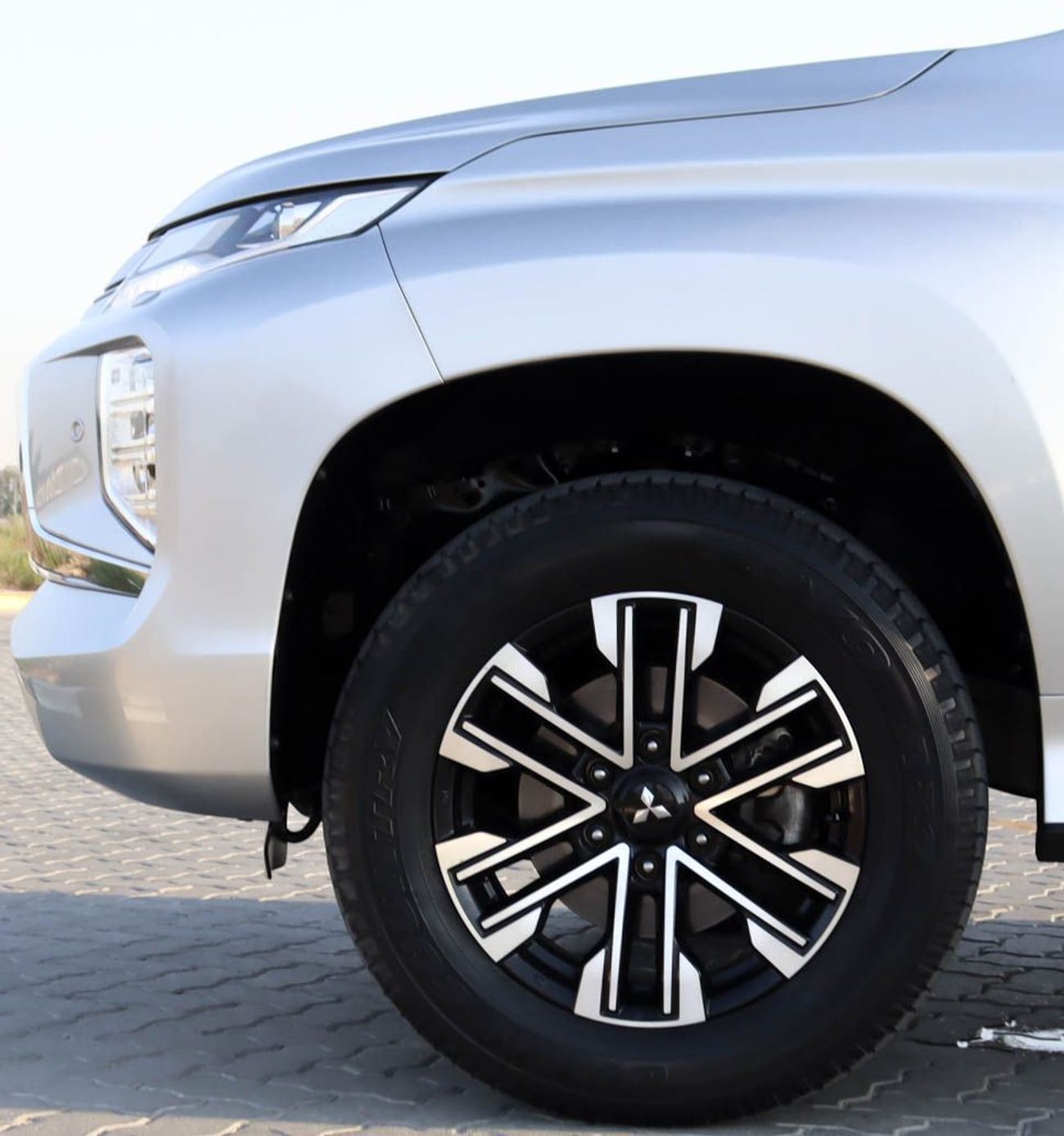 ميتسوبيشي مونتيرو سبورت GLS Premium 3.0L (7 Seater) Mitsubishi Montero Sport 2021 GCC, V6, Full Option, Accident Free, Excel