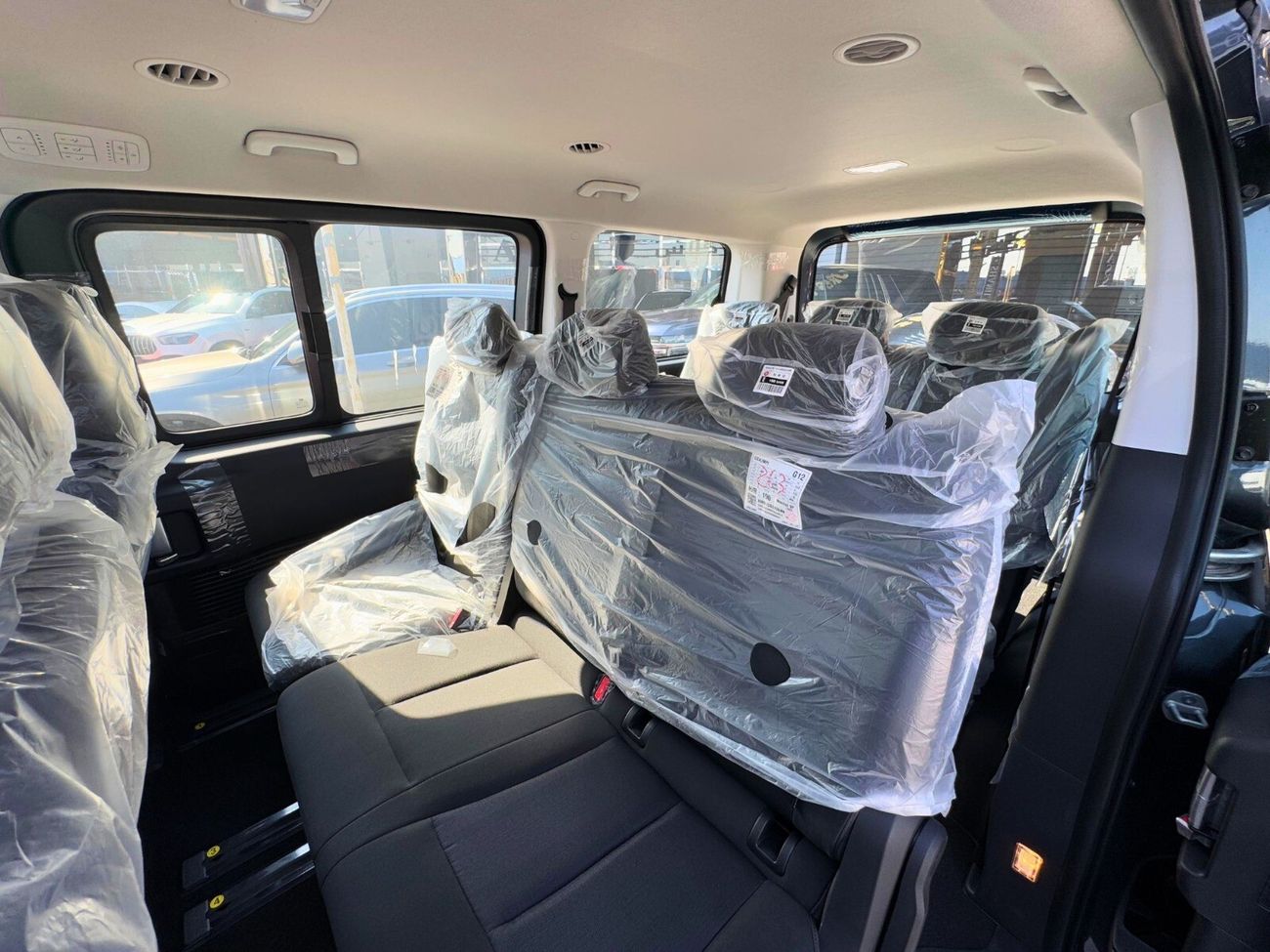 هيونداي ستاريا 3.5L V6  PETROL A/T / PUSH START / BASIC "9" SEATER / 2024 MY