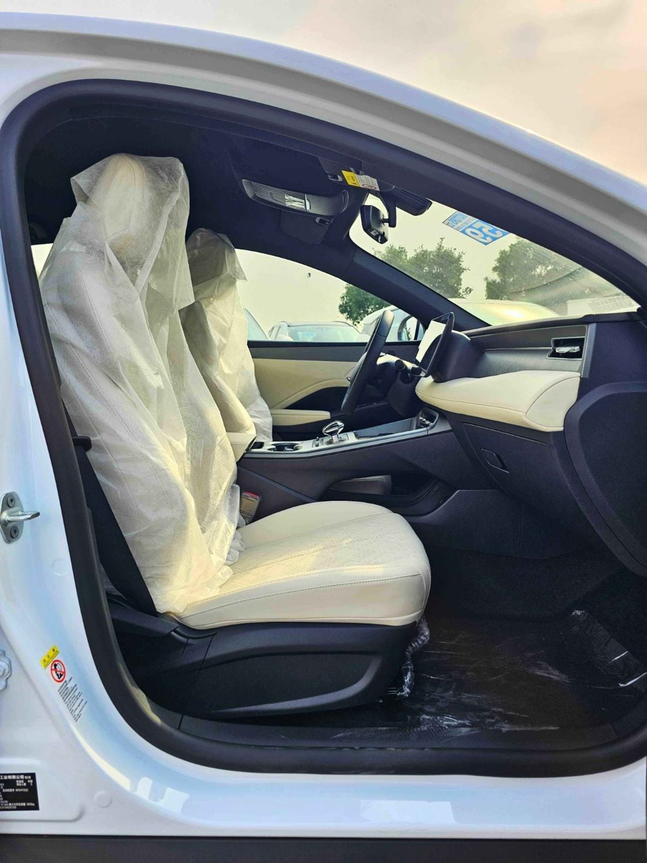 BYD QIN PLUS DMI 55 KM PLUG IN HYBRID/ 1.5L V4 PETROL / DVD +CAMERA / PUSH START / LEATHER SEATS (CODE # QINPDMI)