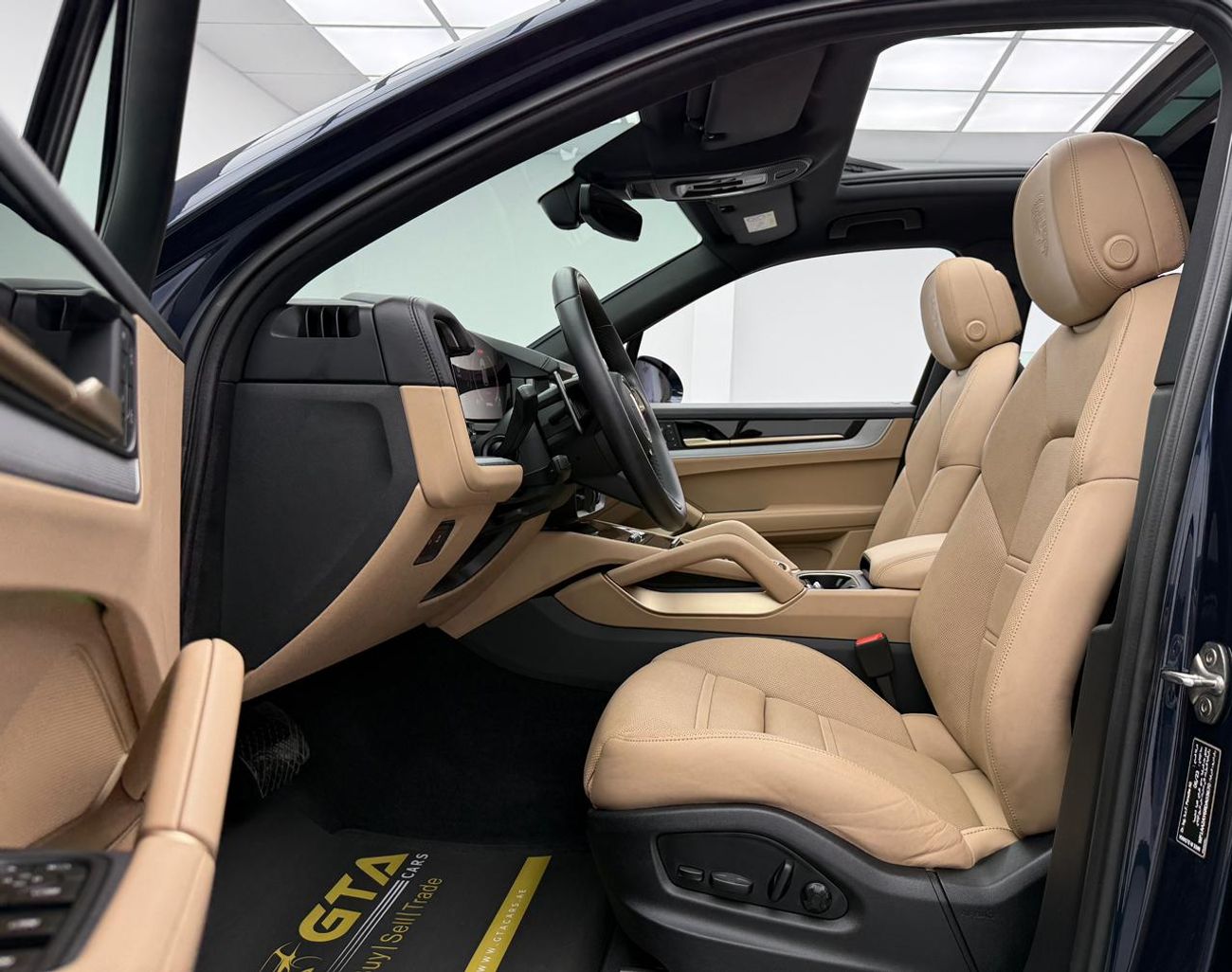 بورش كايان Base 2024 Porsche Cayenne, 2026 Porsche Warranty, Full Service History, Low Km, Excellent Condition,