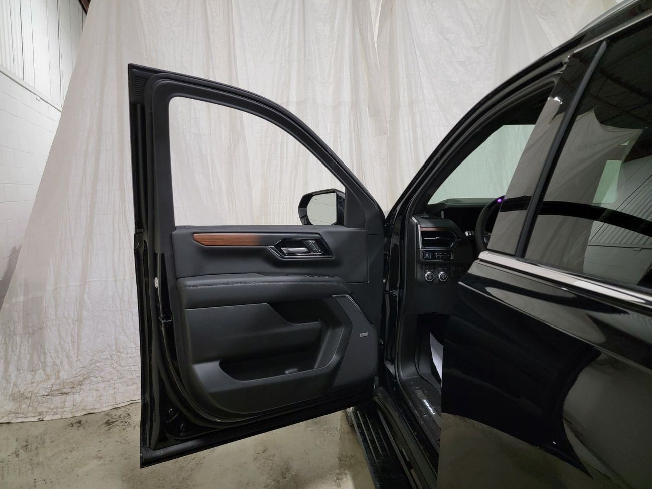 جي أم سي يوكون Denali With Captain Seats  6.2L Brand New