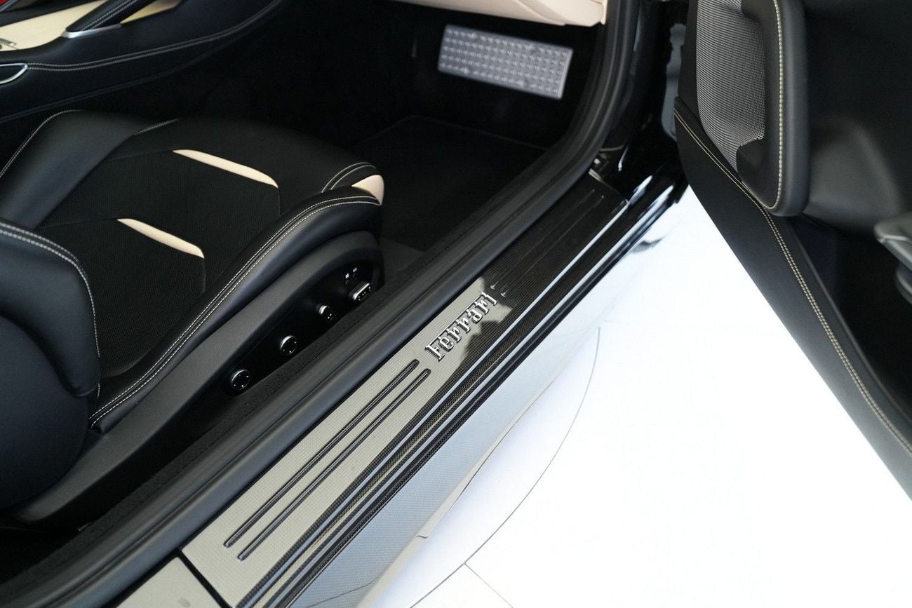 فيراري جي تي سي 4  لوسو LUSSO